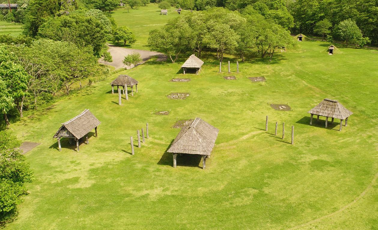 中央の配石遺構